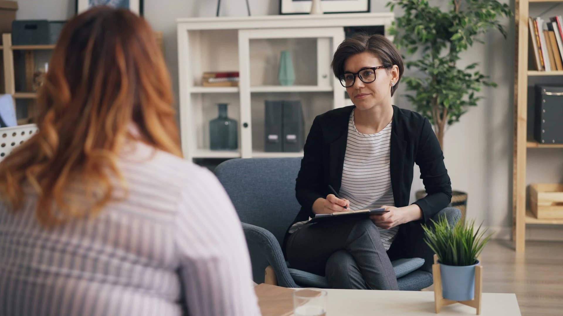 Un manager réalisant l'évaluation de son collaborateur