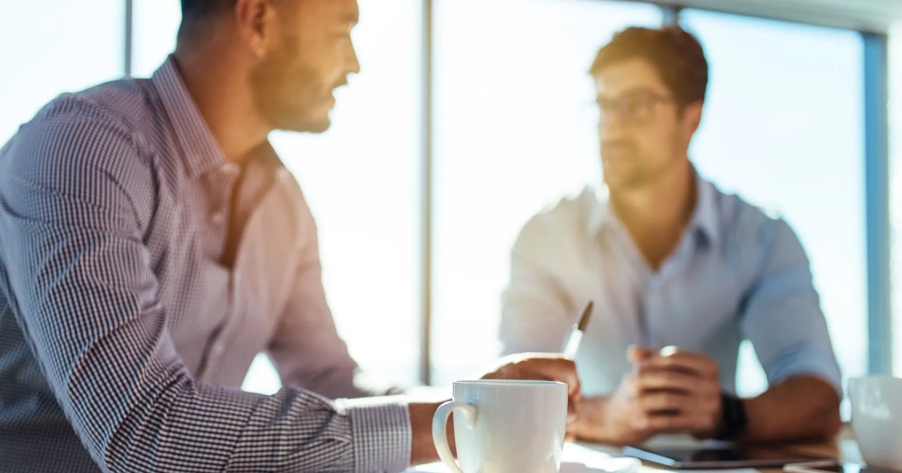 deux hommes en cours d'entretien Rh